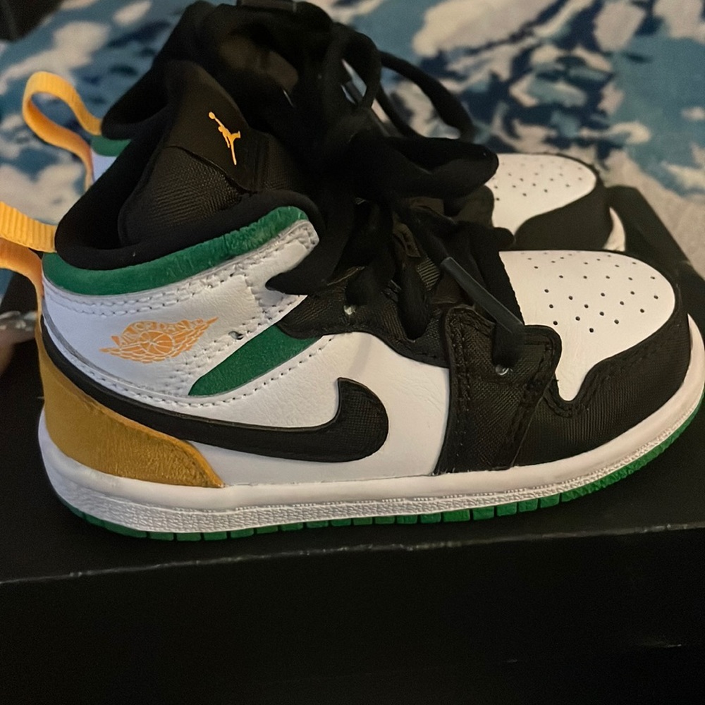 Jordan 1 mid se (TD)